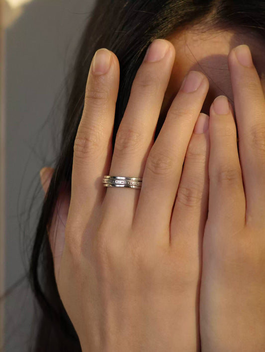 {heym}“Do Not Fear” Hebrew Spinner Ring — Unisex Sterling Silver