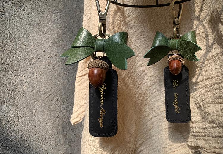 {Gentle Beacon}Always be happy and grateful for everything. Handmade cowhide keychain pendant green gold-stamped bow