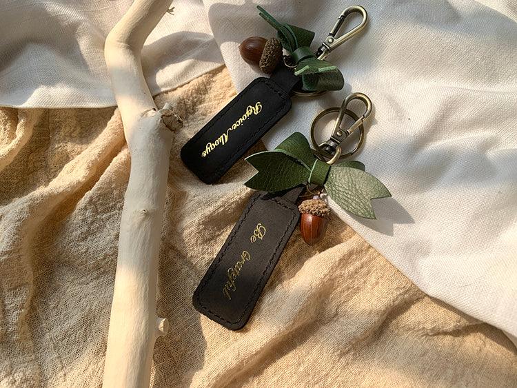 {Gentle Beacon}Always be happy and grateful for everything. Handmade cowhide keychain pendant green gold-stamped bow