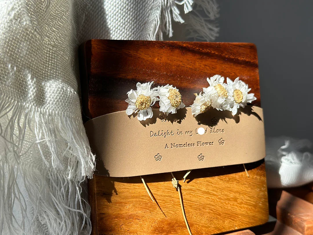 {Natural & Artistic}Walnut & Cowhide Harmony Creative Floral Wooden Sign